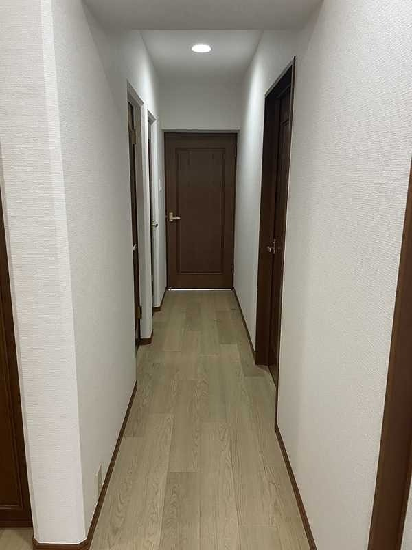 芦屋市川西町の賃貸マンションの玄関