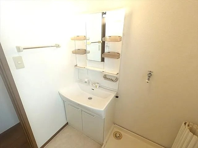 神戸市東灘区御影中町６丁目のアパートの洗面所