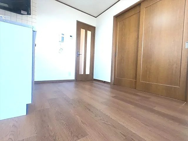 神戸市東灘区御影中町６丁目のアパートの居間・リビング