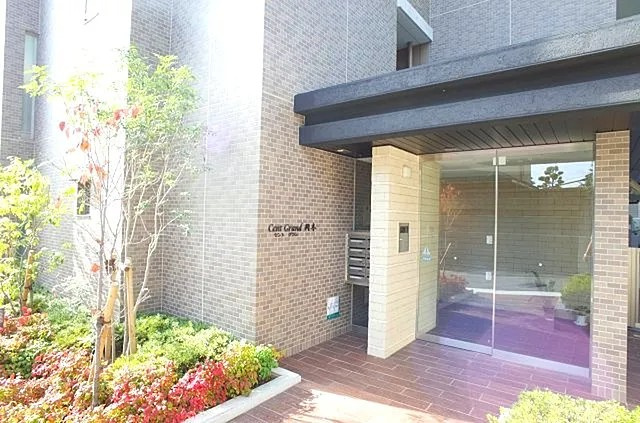 神戸市東灘区本山北町２丁目の賃貸マンションのエントランス