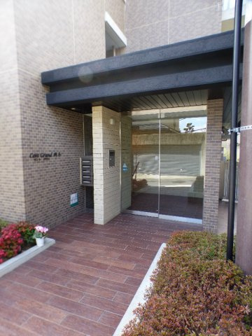 神戸市東灘区本山北町２丁目の賃貸マンションのエントランス