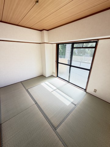 神戸市灘区岩屋北町５丁目の賃貸マンションの居間・リビング