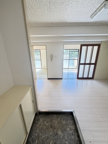 神戸市灘区岩屋北町５丁目の賃貸マンションの玄関