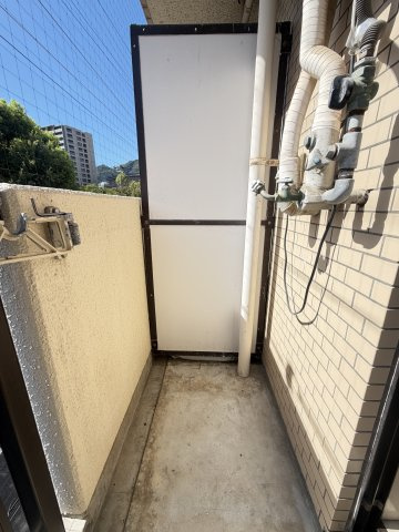 神戸市灘区岩屋北町５丁目の賃貸マンションのバルコニー
