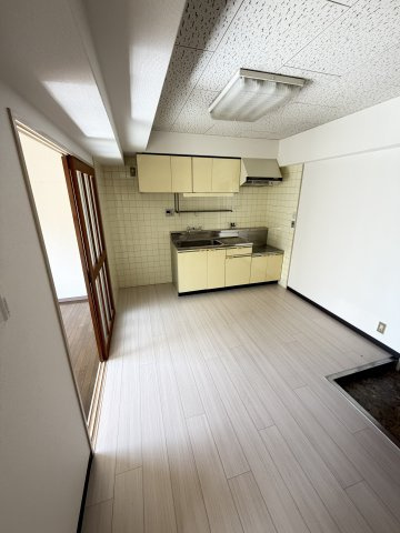神戸市灘区岩屋北町５丁目の賃貸マンションの居間・リビング