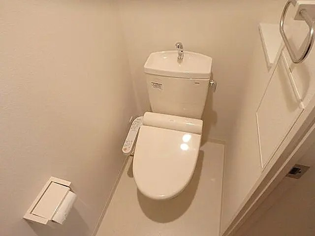 西宮市大屋町の賃貸マンションのトイレ