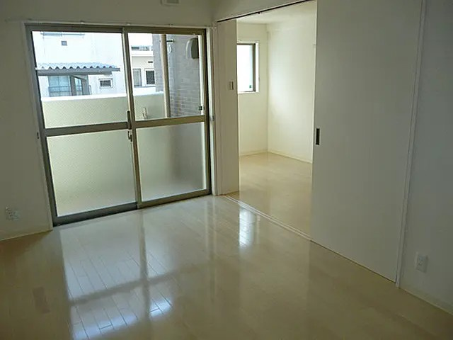 西宮市大屋町の賃貸マンションの居間・リビング