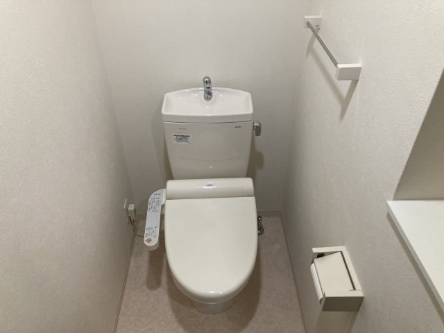 西宮市上大市１丁目の賃貸マンションのトイレ