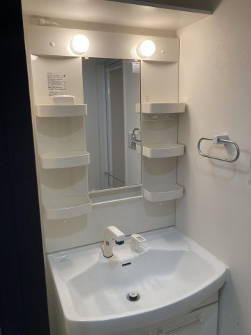 西宮市上大市１丁目の賃貸マンションの洗面所