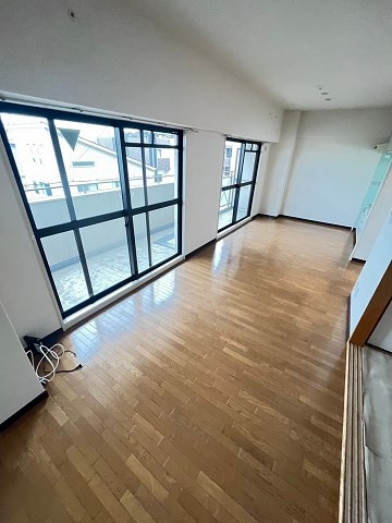 西宮市門前町の賃貸マンションの居間・リビング