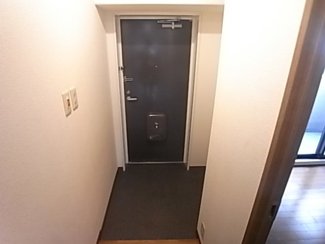 西宮市高木東町の賃貸マンションの玄関