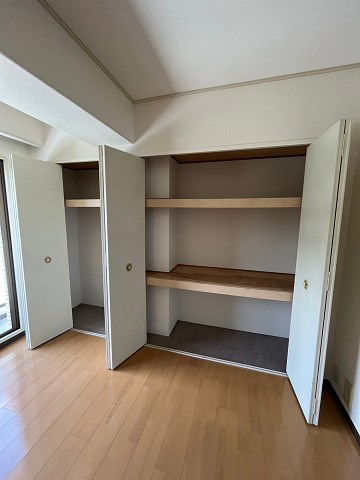 西宮市新甲陽町の賃貸マンションの収納