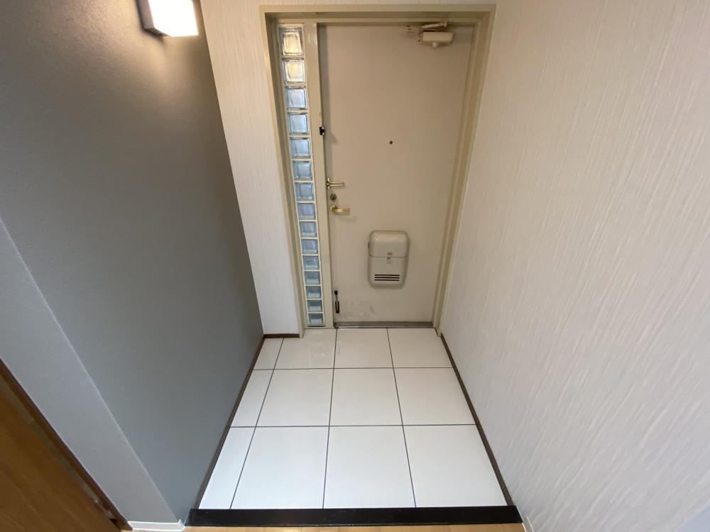 西宮市新甲陽町の賃貸マンションの玄関