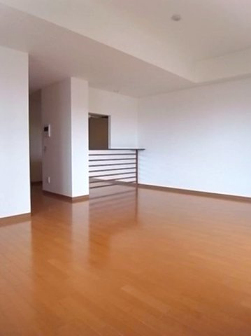神戸市灘区都通２丁目の賃貸マンションの居間・リビング