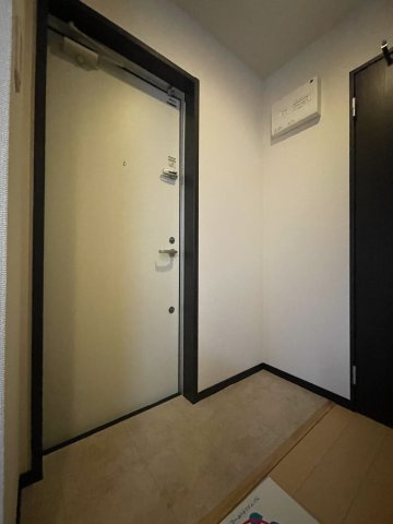 フジパレス塚口Ⅰ番館の玄関
