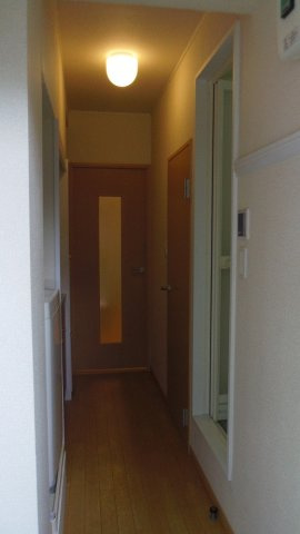 レオパレスかわせみの玄関