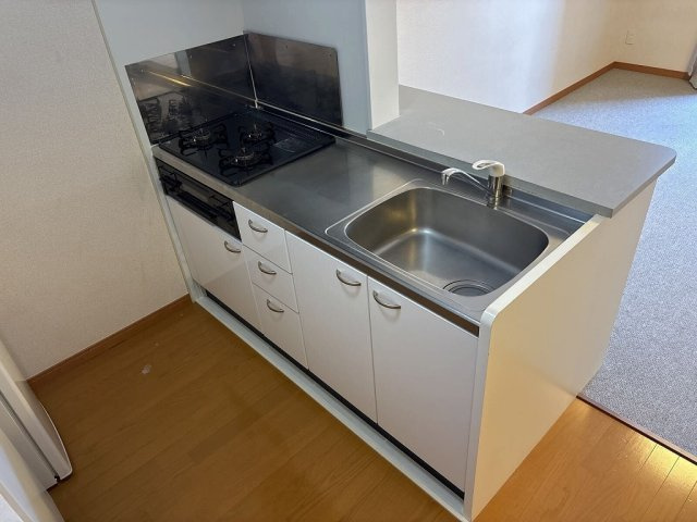 レオパレスアゼリアカーサのキッチン
