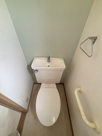 プラムハウスのトイレ|退去前の為、別のお部屋の写真です。