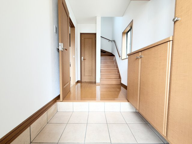 【中古戸建】岡山市北区中山道2丁目の玄関