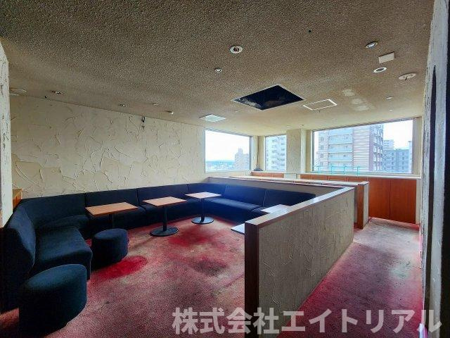 KAZ-BLDの内装