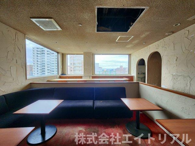 KAZ-BLDの内装