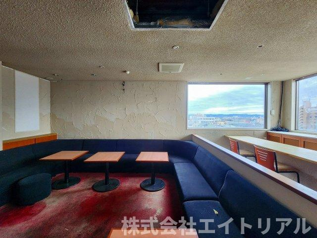 KAZ-BLDの内装