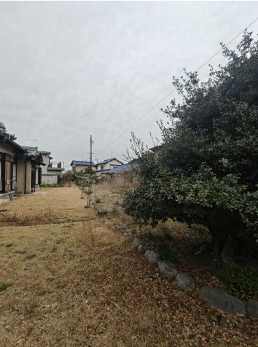 知多郡美浜町大字河和字岡ノ脇　中古戸建の庭|お庭でゆったりと過ごせます
