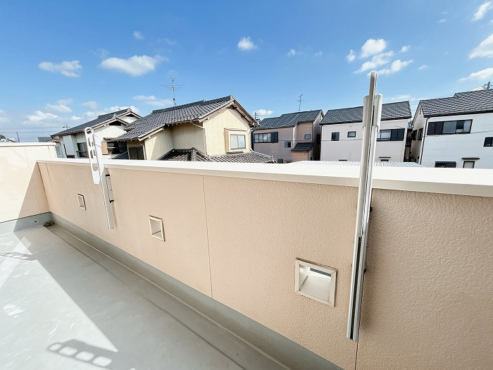 一宮市開明字樋西の中古一戸建のバルコニー|◇バルコニー◇　　南面に洋室２部屋から利用可能なバルコニー完備♪