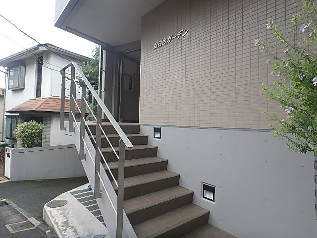 目白台ガーデンのエントランス