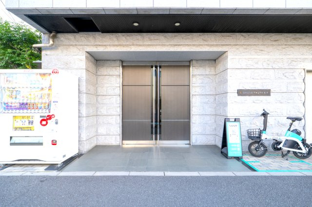 北区豊島２丁目の賃貸マンションのエントランス