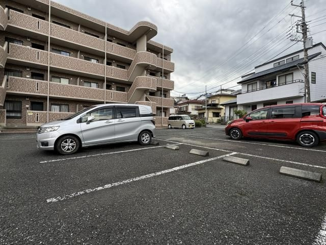 シレンシオ　パティオの駐車場