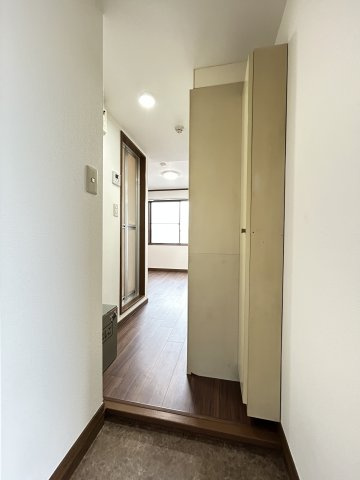 第2三誠ビルの玄関