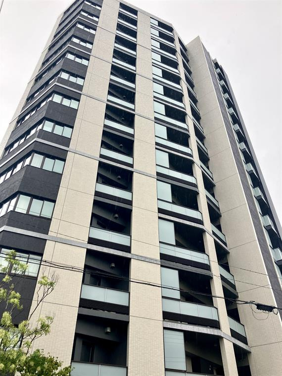 プラウド市川マークスの外観