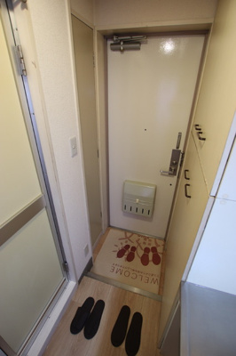 玄関　下駄箱ございます
