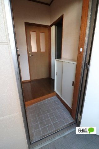 南町山岸ハイツⅡの玄関