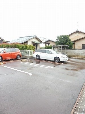 ヴィラ　アモリス　Ａの駐車場