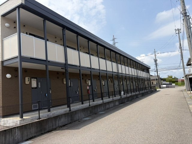 レオパレスひかりの外観