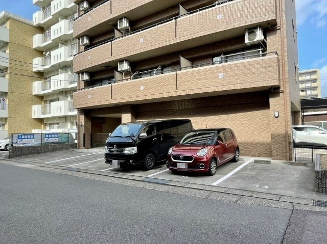 アステイオスの駐車場