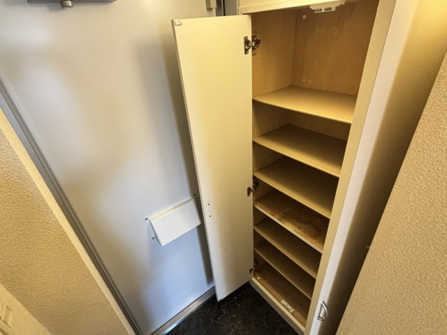 レオパレスよろづやⅡの玄関