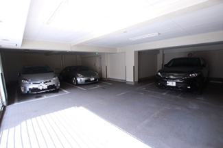 建物１F部分の駐車場※要空確認