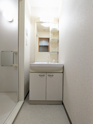 ★独立洗面化粧台、忙しい朝の身支度では強い味方です★