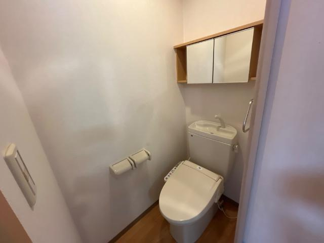 シャンテール弐番館のトイレ|シャワー付トイレ