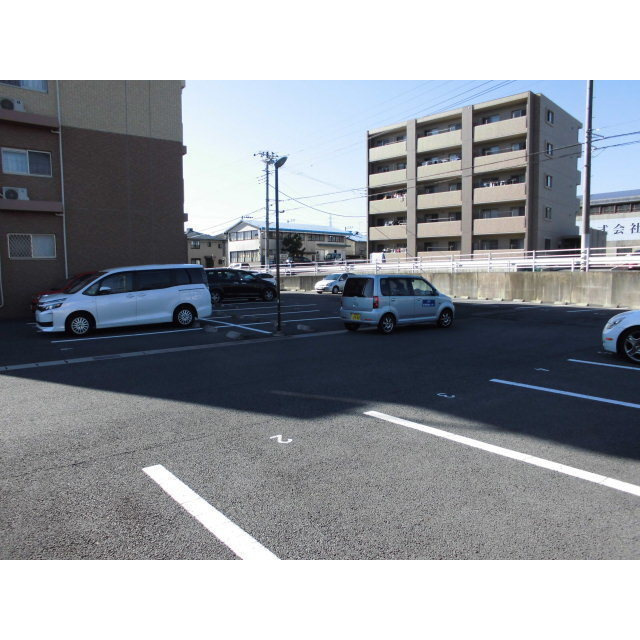 サンフォレストＭＷの駐車場