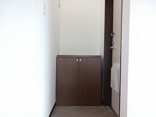 メゾン若葉台の玄関|ゆったりとした玄関です