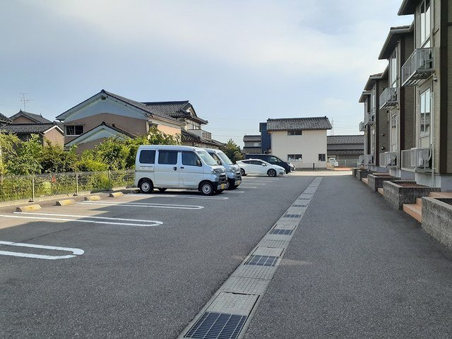 ヴァン・グラースⅡの駐車場|駐車場に車を止められます