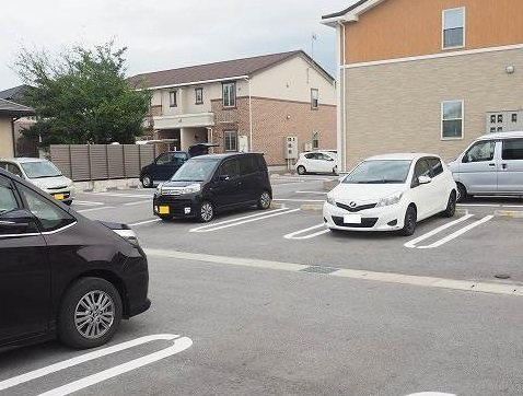ＹＳ　ソレイユＢの駐車場|駐車場完備です