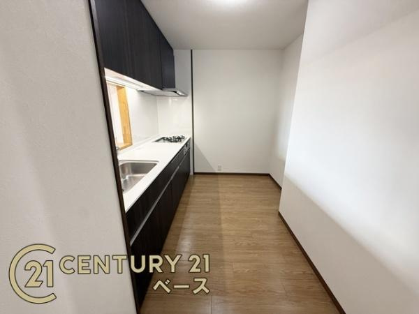 真美ヶ丘中央一番街　１１号棟のキッチン|■カウンターがあるので家族とのコミュニケーションがとりやすい！