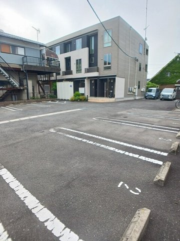 リヴィエールの駐車場