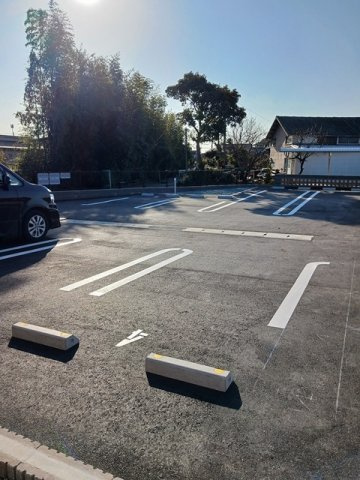 グレイス・アンジュの駐車場