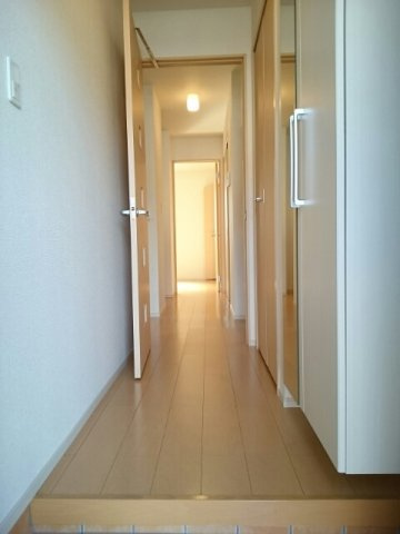 富山市米田町１丁目のアパートの玄関